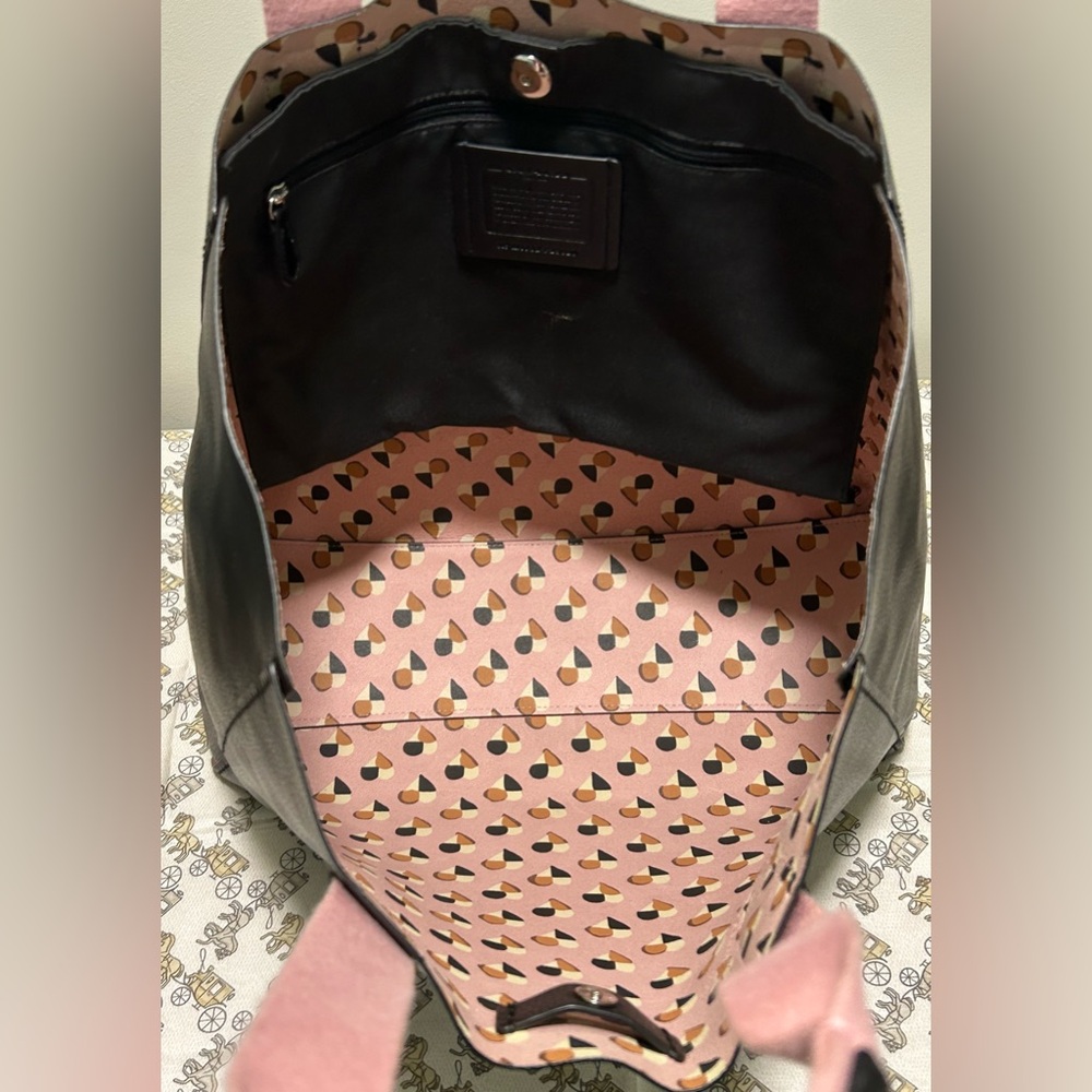 COACH Derby Pebble Leather Large Tote Bag w/Checker Heart Interior - Picture 9 of 11